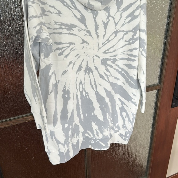 Revolve* 525 America Gray and White Tie-Dye Hoodie dress size Medium. NWT - Picture 8 of 9